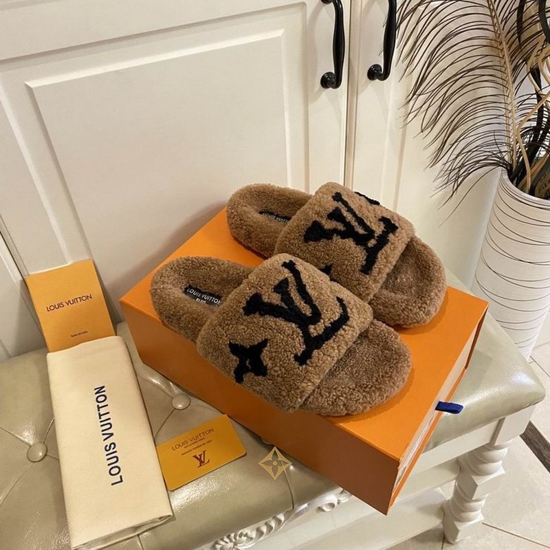 LV Women's Slippers 129